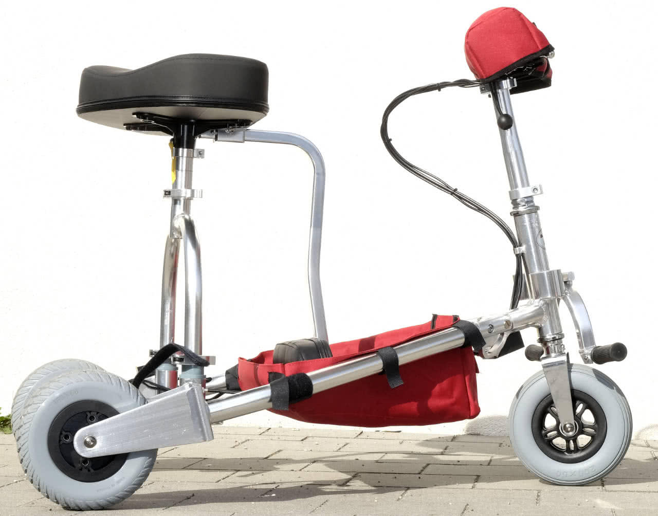 Replace the seat of the travelScoot and close the clamp