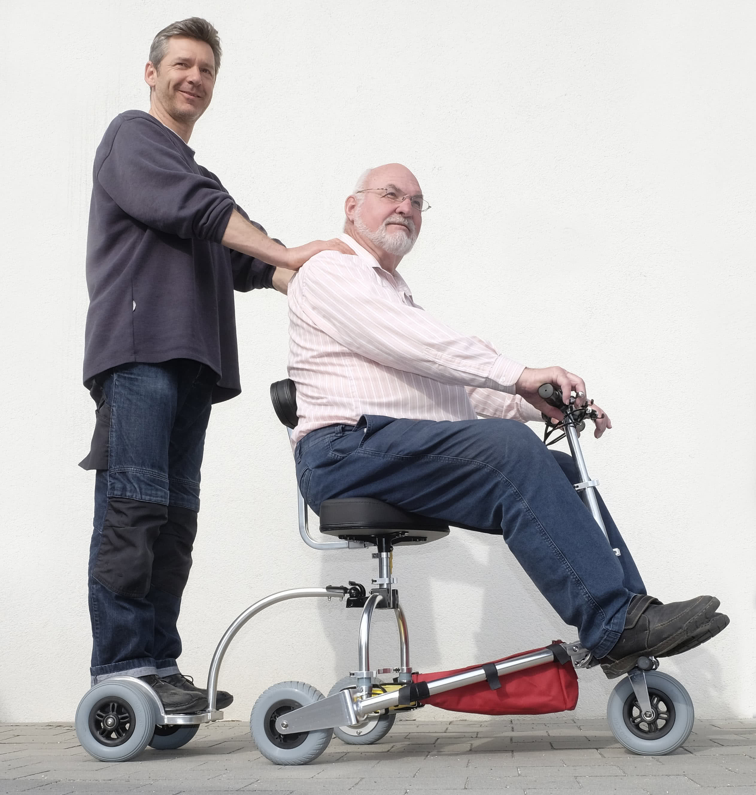 Scooter mit Trittbrett-Anhänger für 2 Personen