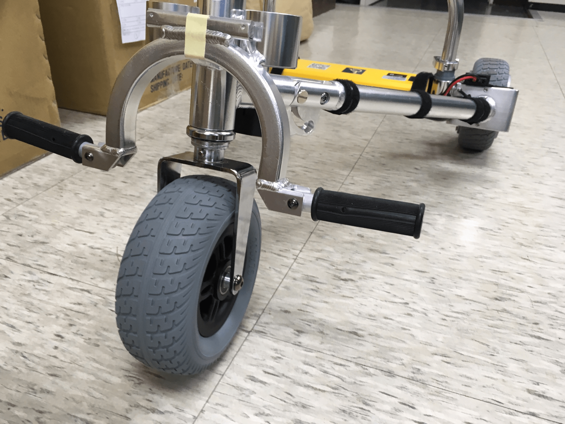 折疊踏板車的配件: 更寬的前輪和前輪叉